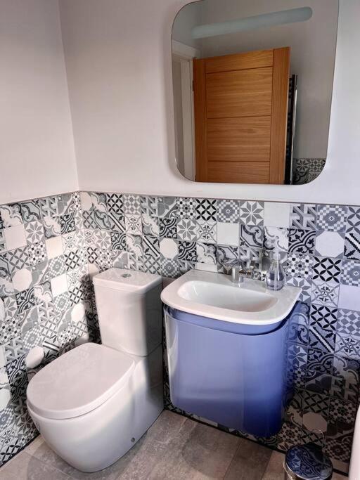 Stylish 3 Bed House With Castle Views Villa Линкълн Екстериор снимка